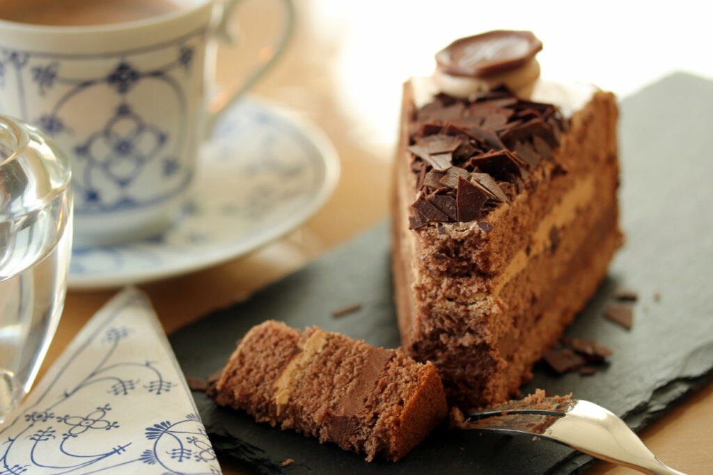 Różne warianty keto ciasta czekoladowego